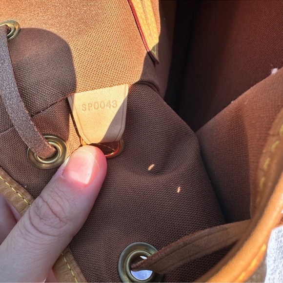 Louis Vuitton Montsouris GM Backpack - Picture 11 of 13